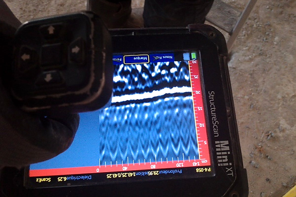 Scanner à béton utilisé pour détecter les armatures d'un voile